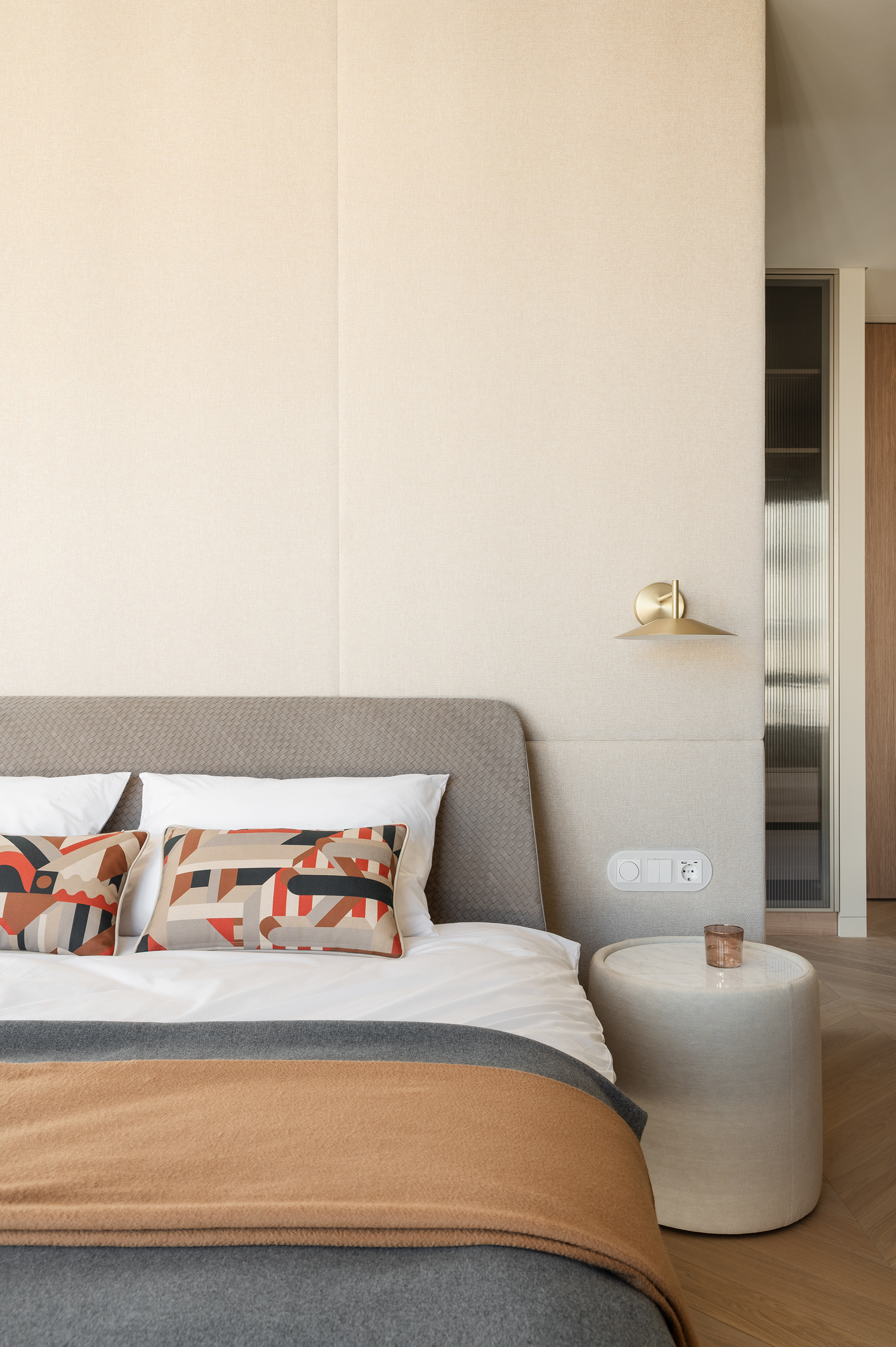 债券；纽带；联系；黏合剂；键；契约；保释金；铐链丨乌克兰基辅丨Bogdanova Bureau-52