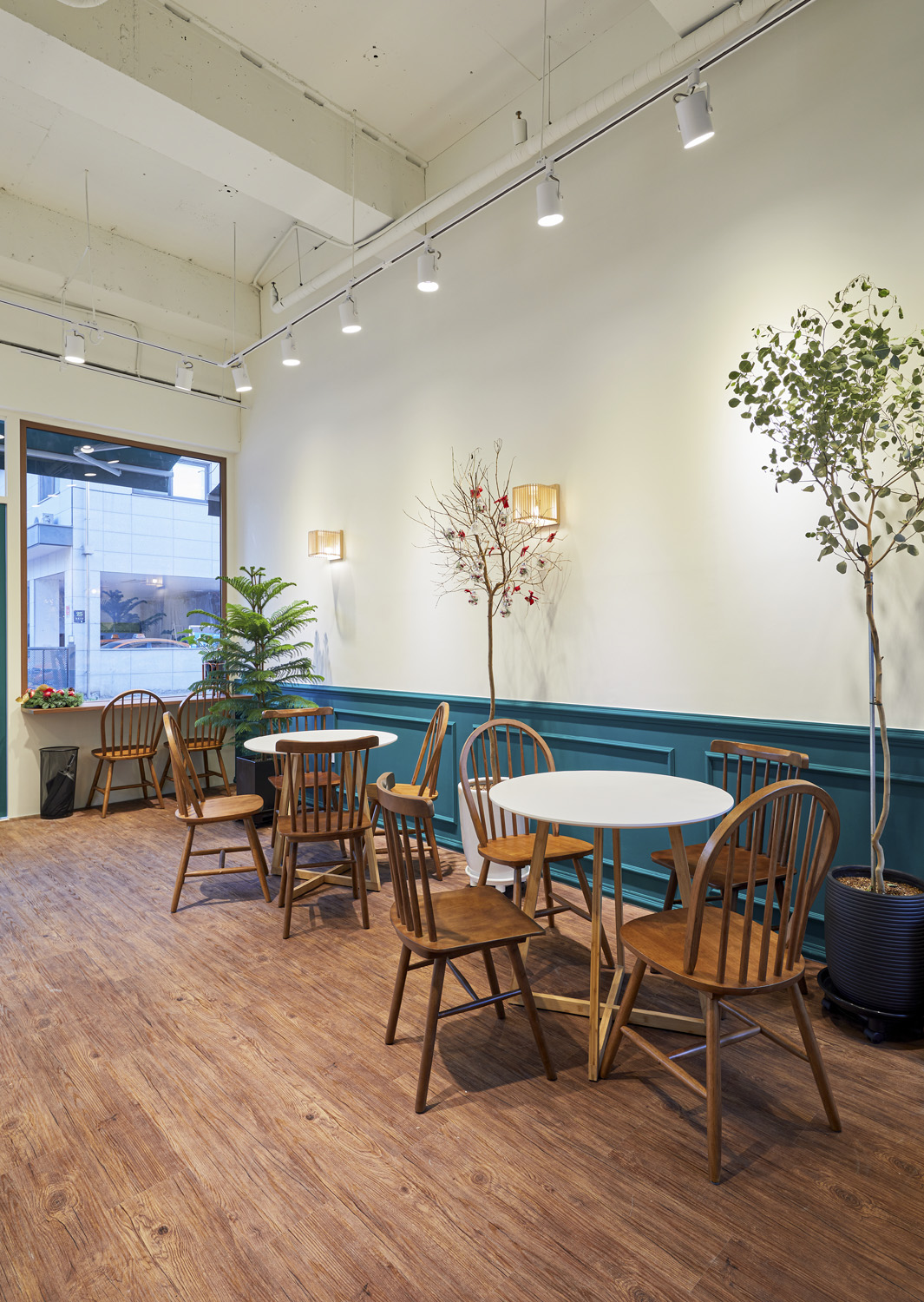 13 平米小空间的华丽转身 | 绿色环保的咖啡厅设计-9