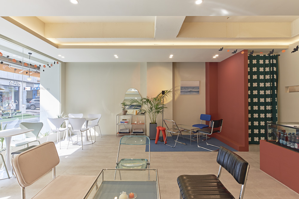 色彩斑斓的咖啡厅设计-7