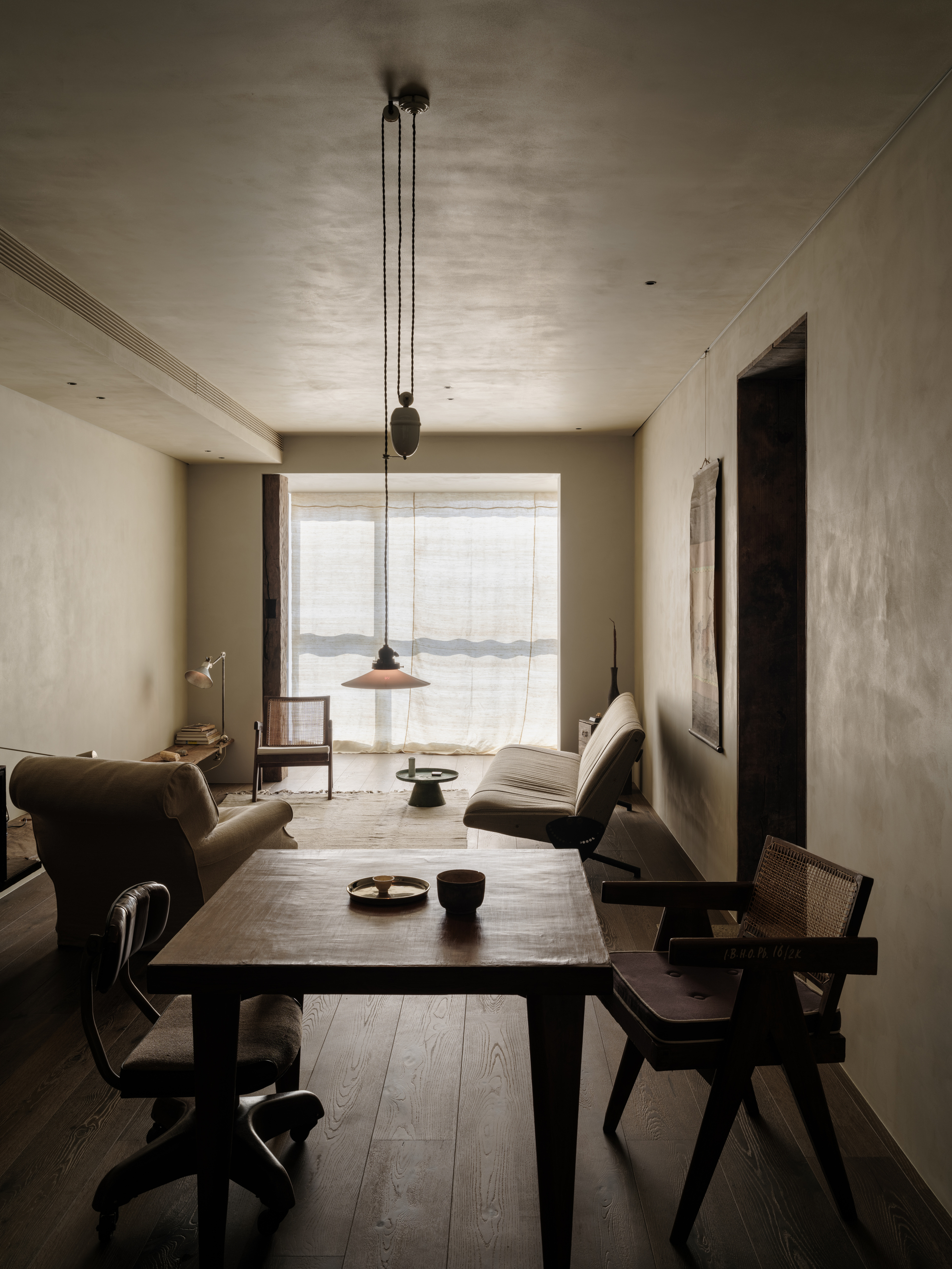 A Young Artist’s Home in Collected Time / Mountain Soil Interior Design-28