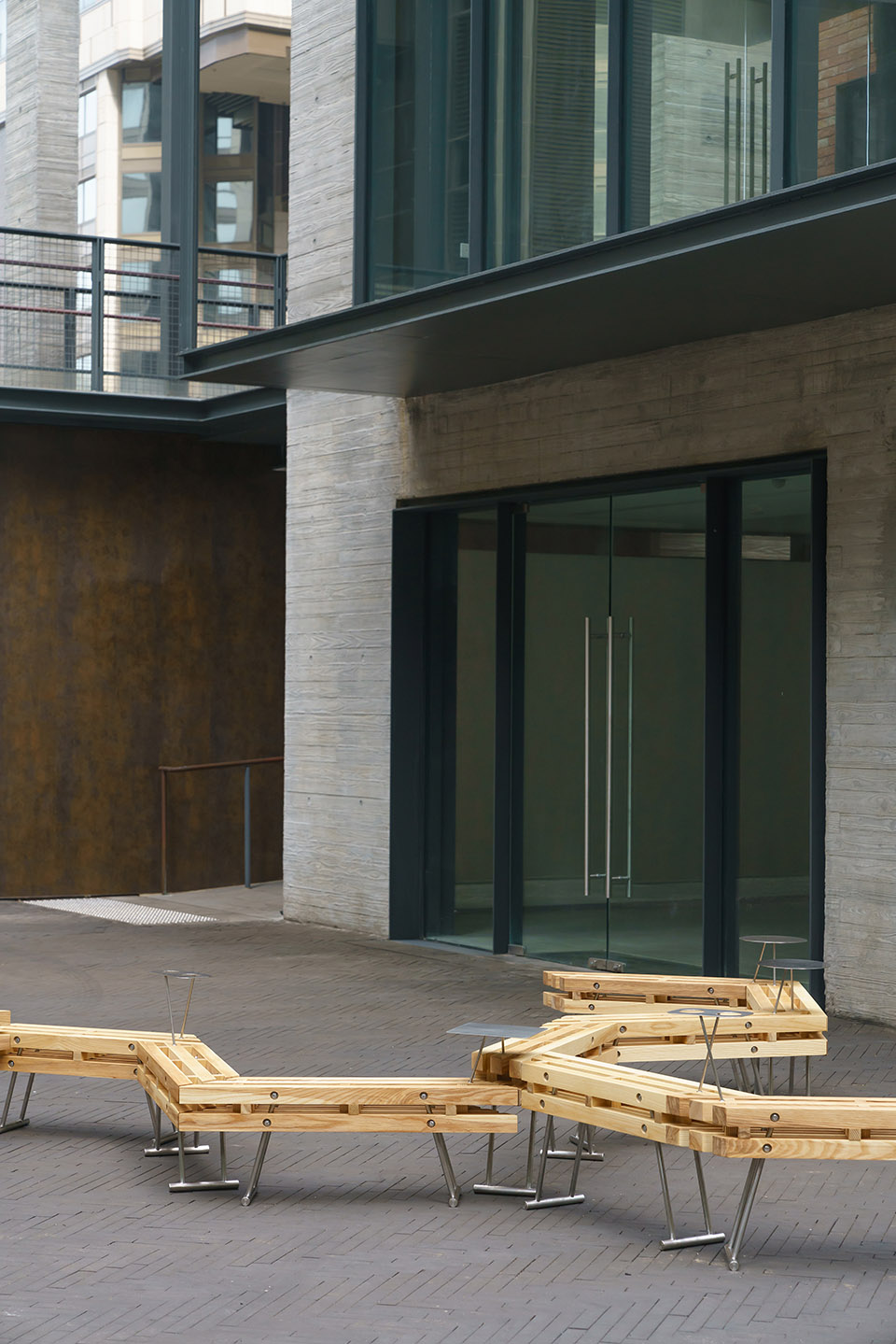 “连里枝”长椅装置丨纳研作室-17