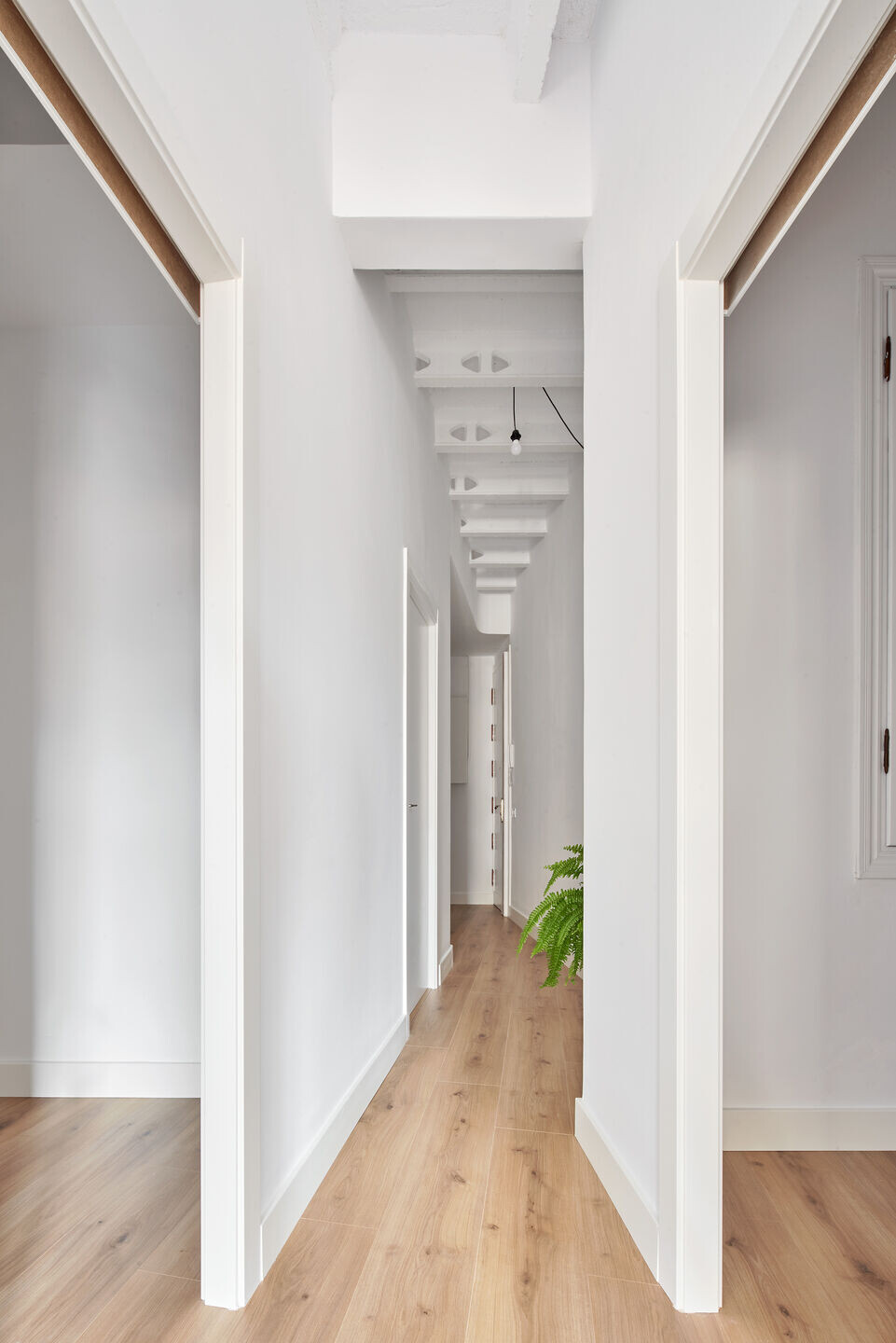 巴塞罗那二层公寓的翻新设计-17