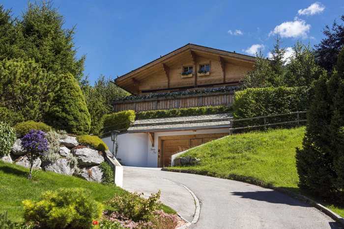 奥地利木屋别墅的现代黑色内饰设计-3