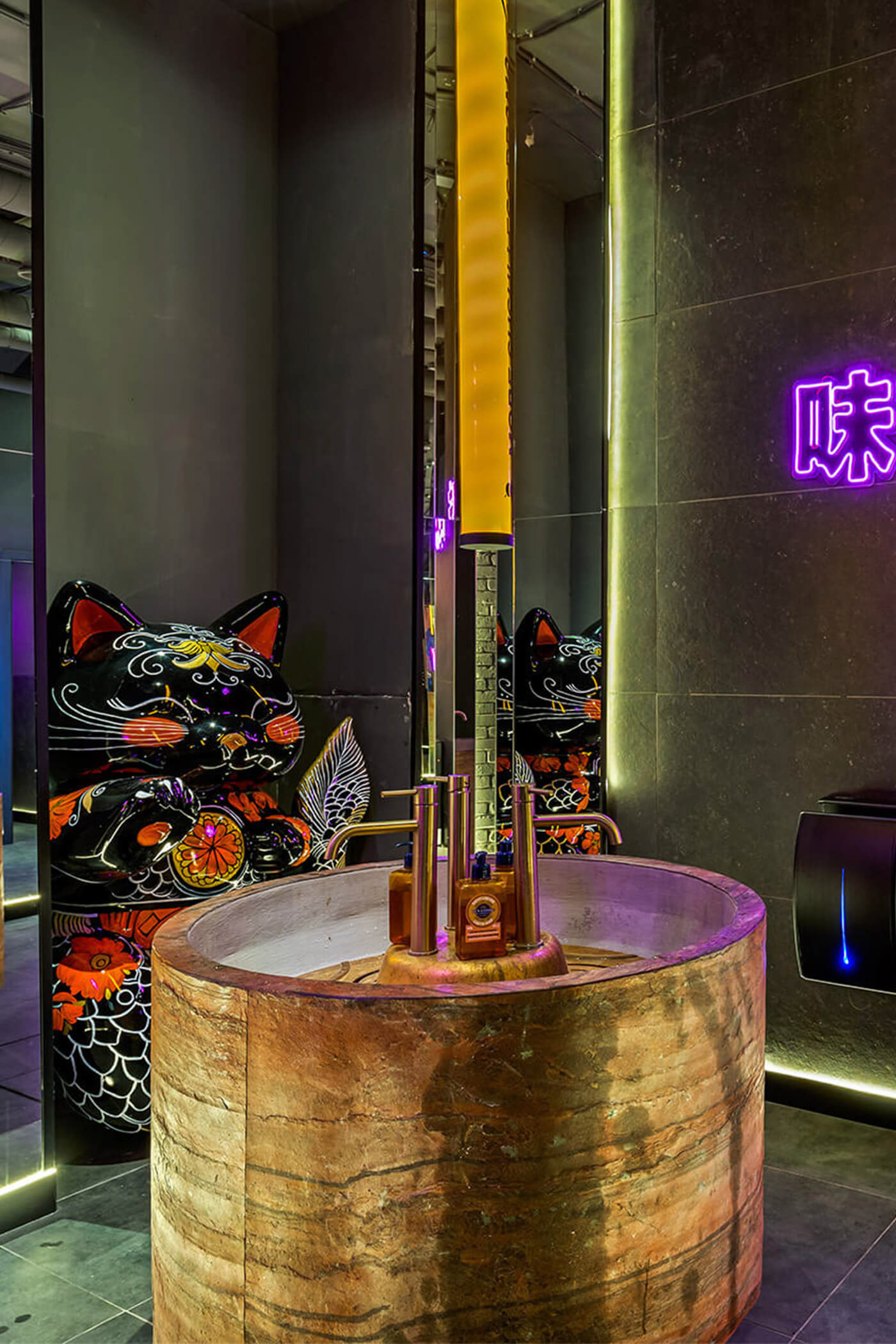 《干杯》布达佩斯丨匈牙利布达佩斯丨Sergiy Sarana等7人团队-23