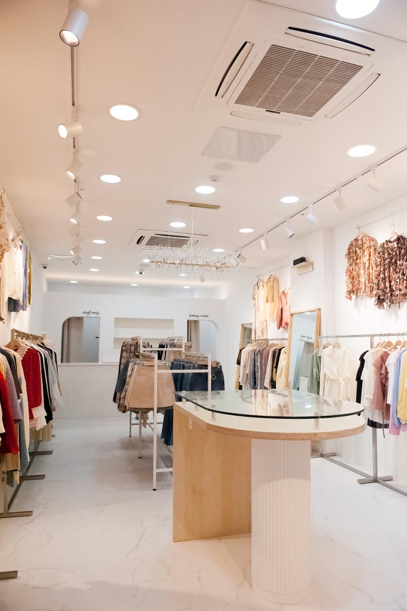 简约白诠释女性服饰空间设计-9