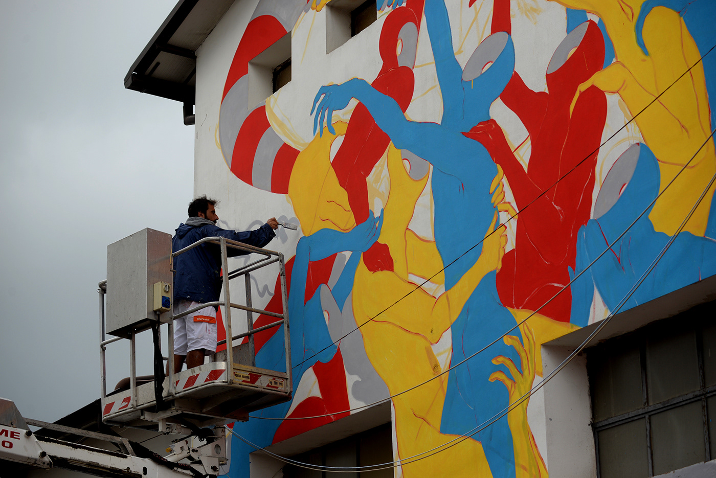 意大利“飞翔马戏团”街头艺术设计-12