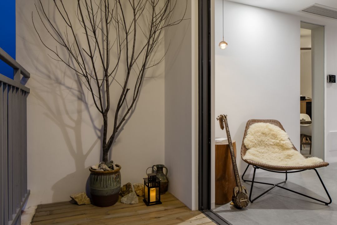 深圳 200 平现代简约私宅,原朴之美展现生活热情-10