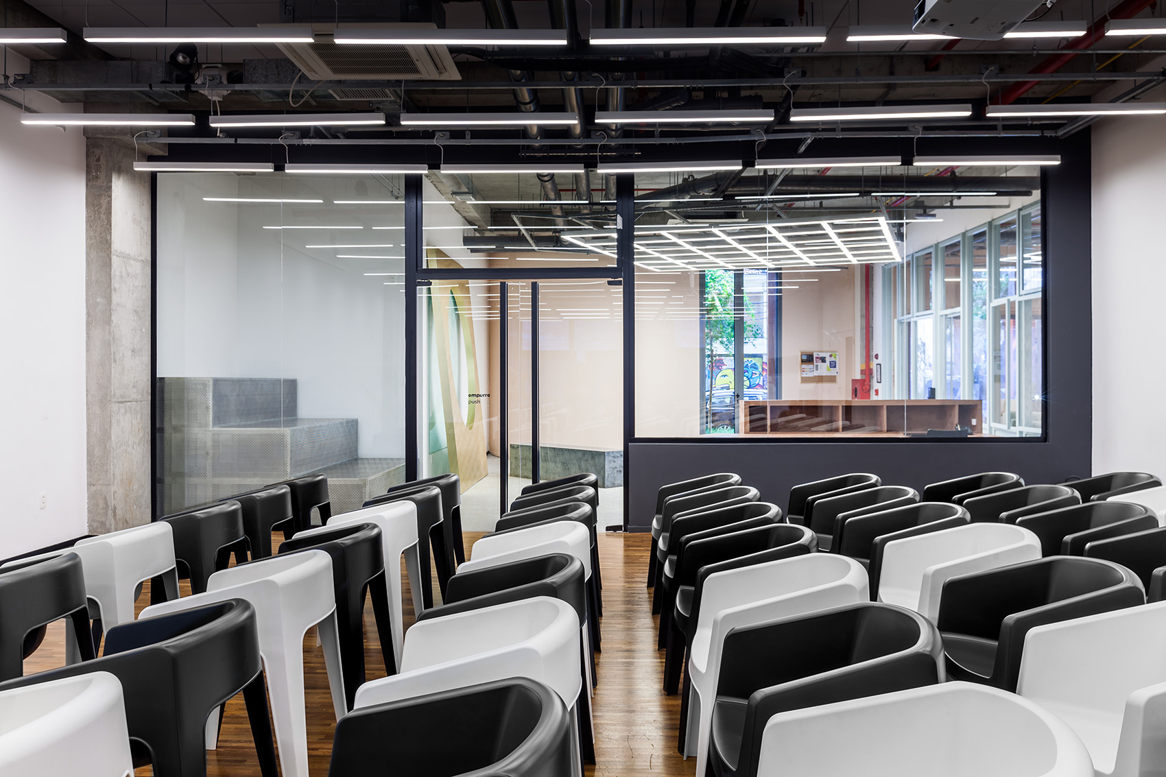 英国创意艺术大学(巴西圣保罗校区)/ FORM-13