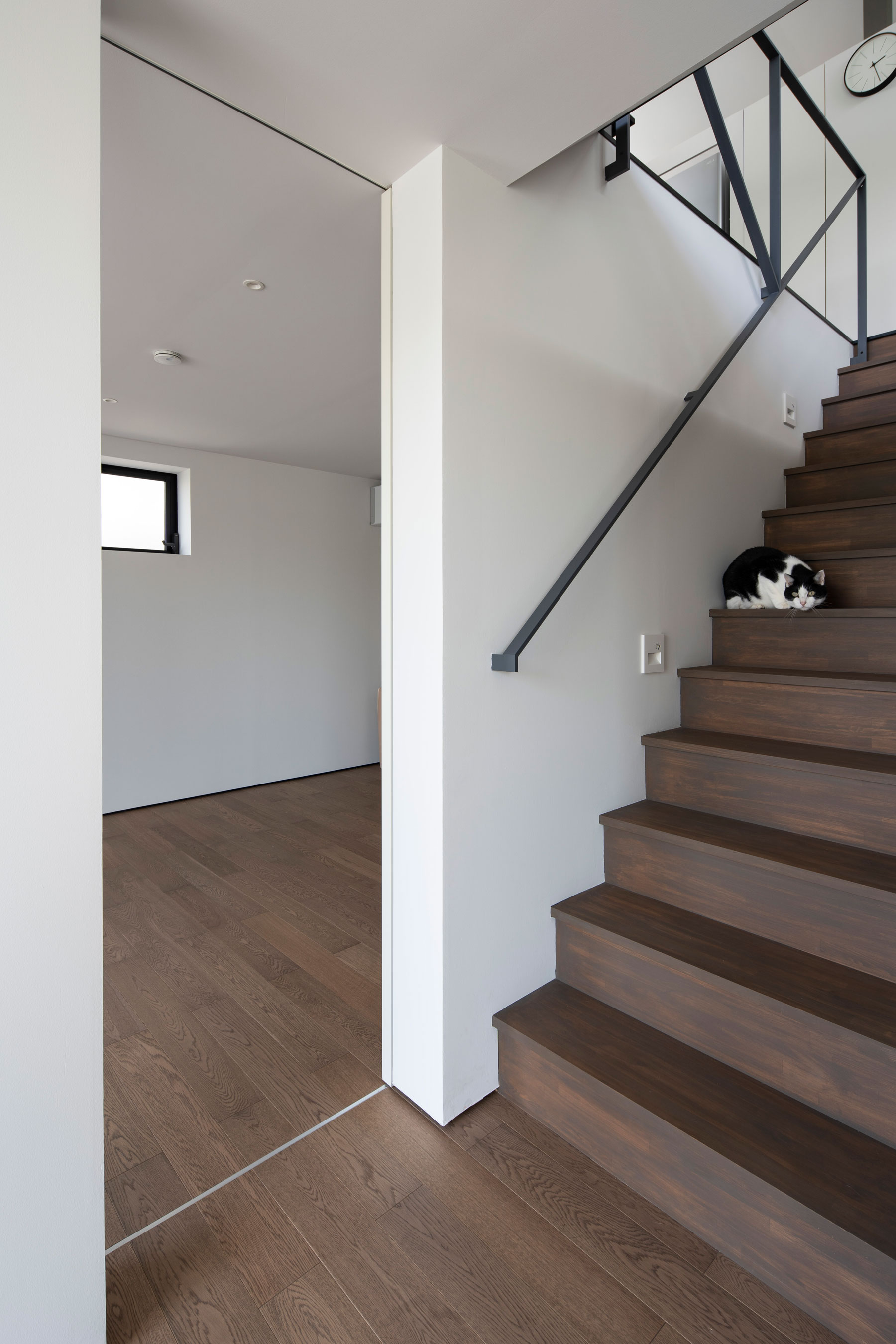 山形坡地上的雅致居所——山本洋平设计的三功能屋顶-16