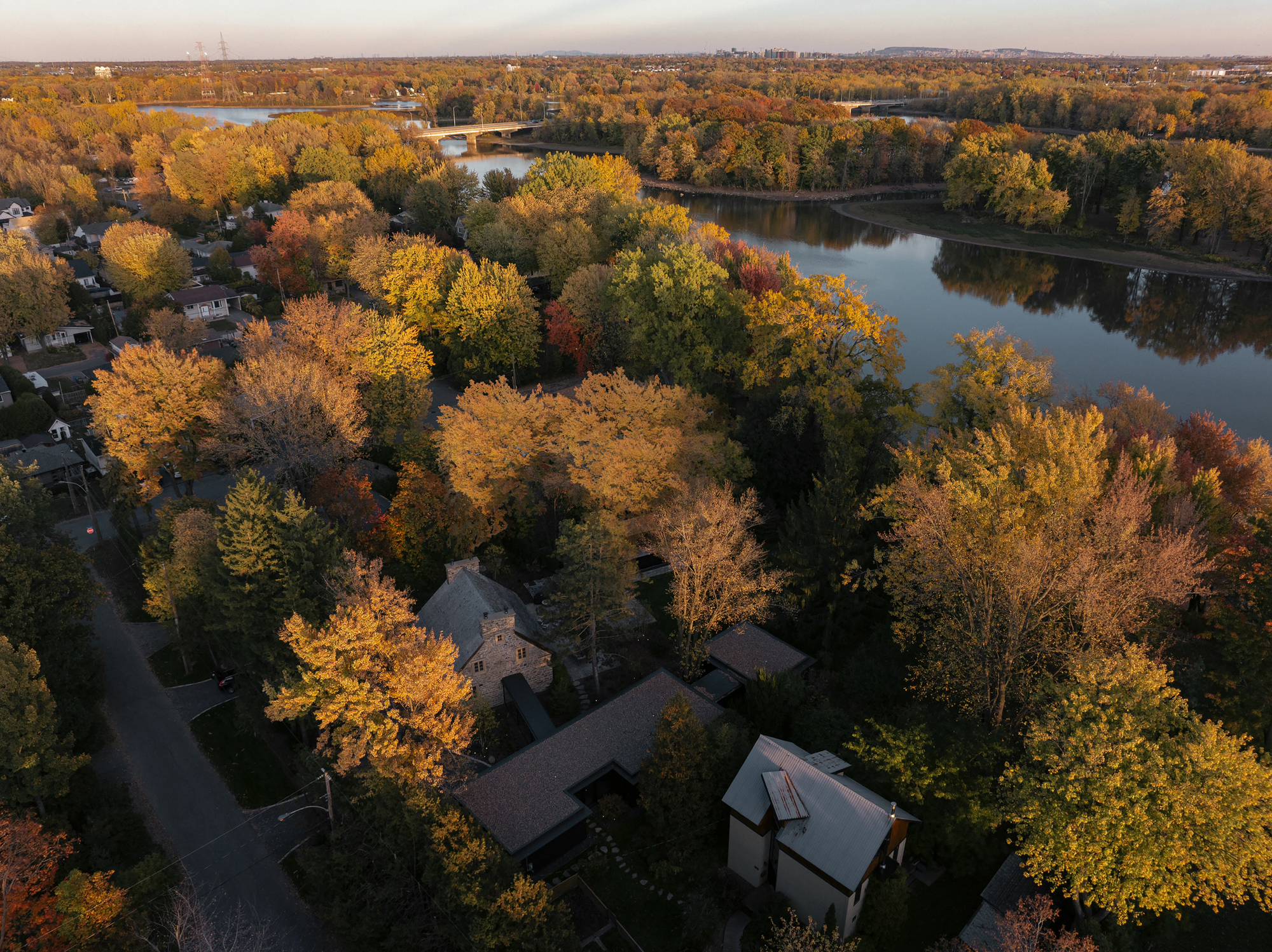 欧贝之家（注：Maison常见作房屋、住宅等意思，Aubé一般作姓氏，这里结合常见表达意译为欧贝之家 ） 丨加拿大丨YH2 Architecture-43