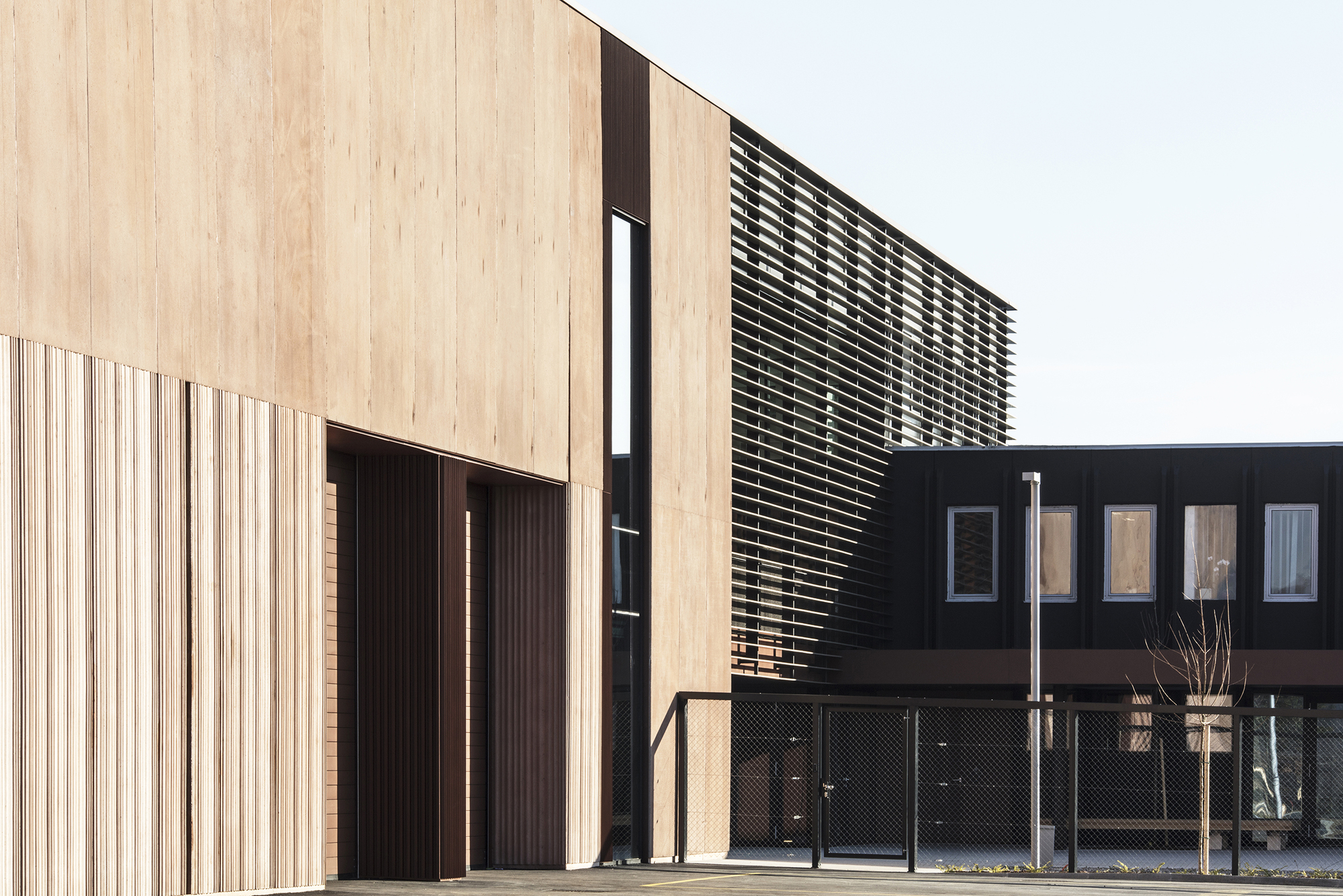 融合自然的人性化工厂设计-15