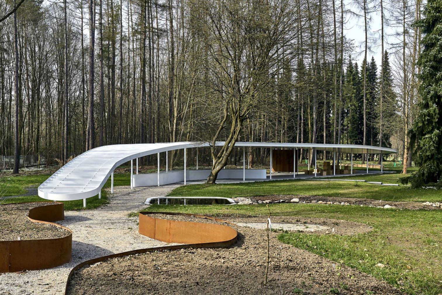 波兰 SGGW 植物园 JRK72 设计的现代展馆-3