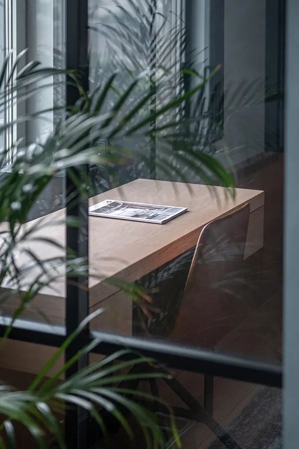 莫斯科 66㎡莫兰迪简约风公寓,玻璃隔断打造开放式空间-10