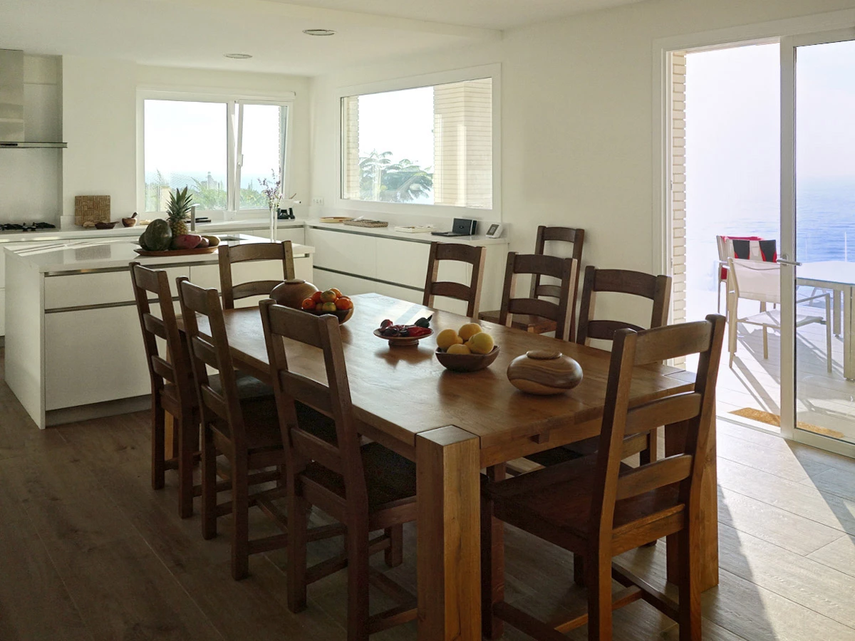 西班牙海滨别墅，打造通透生活空间-11