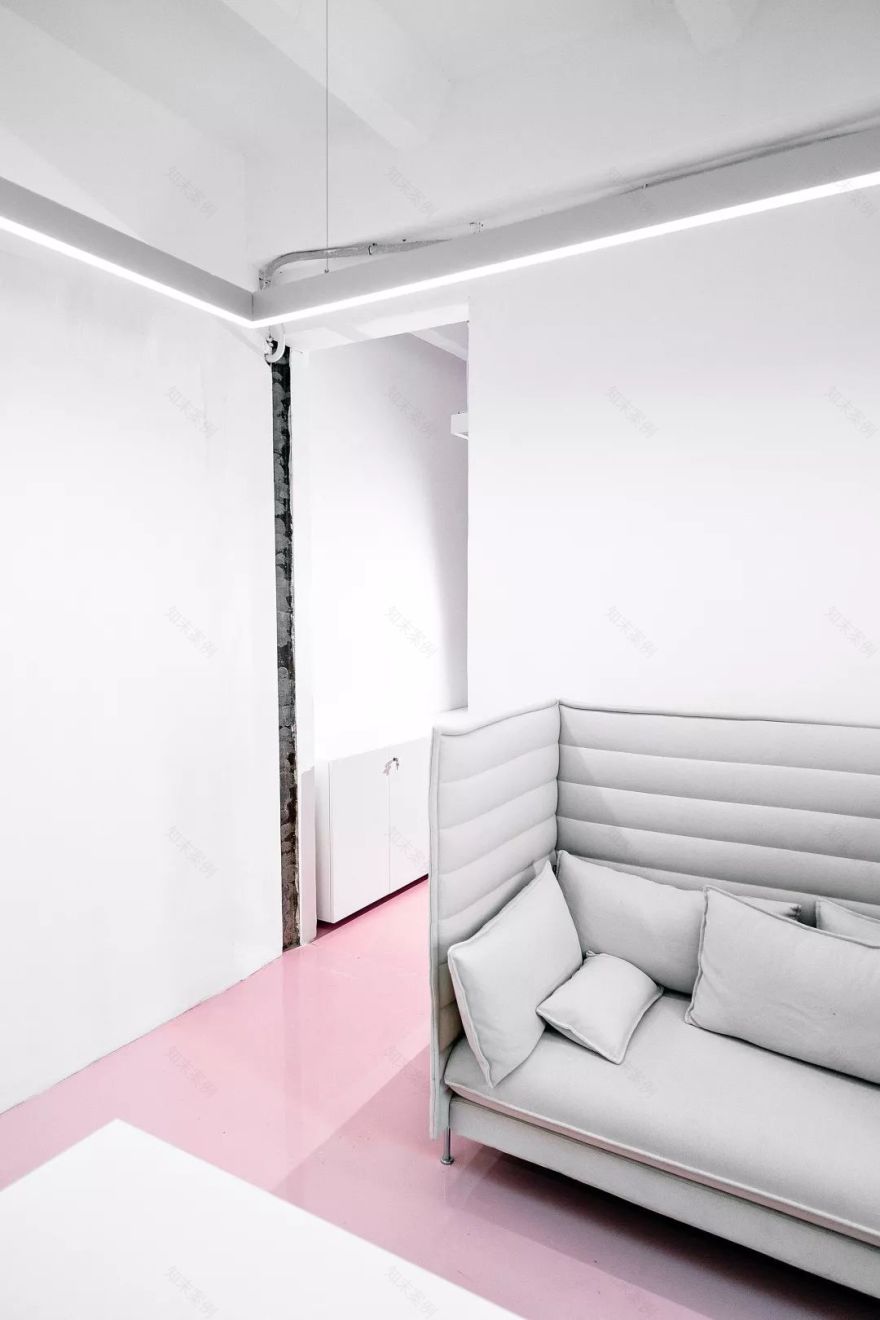 莫斯科废墟中的 NGRS 少女心公司-15