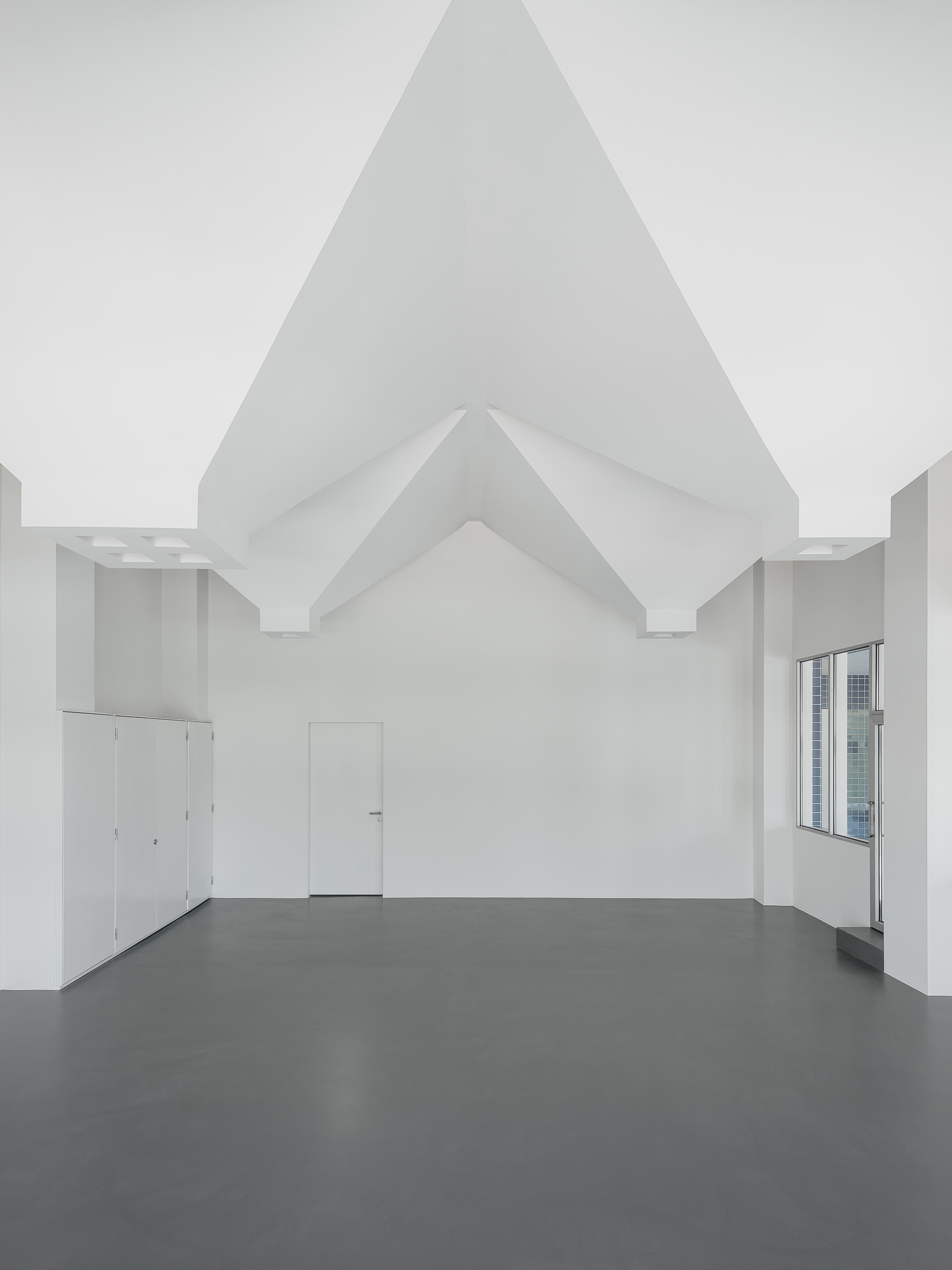 葡萄牙 Plural 药店总部物流中心,古今交融的办公建筑-29