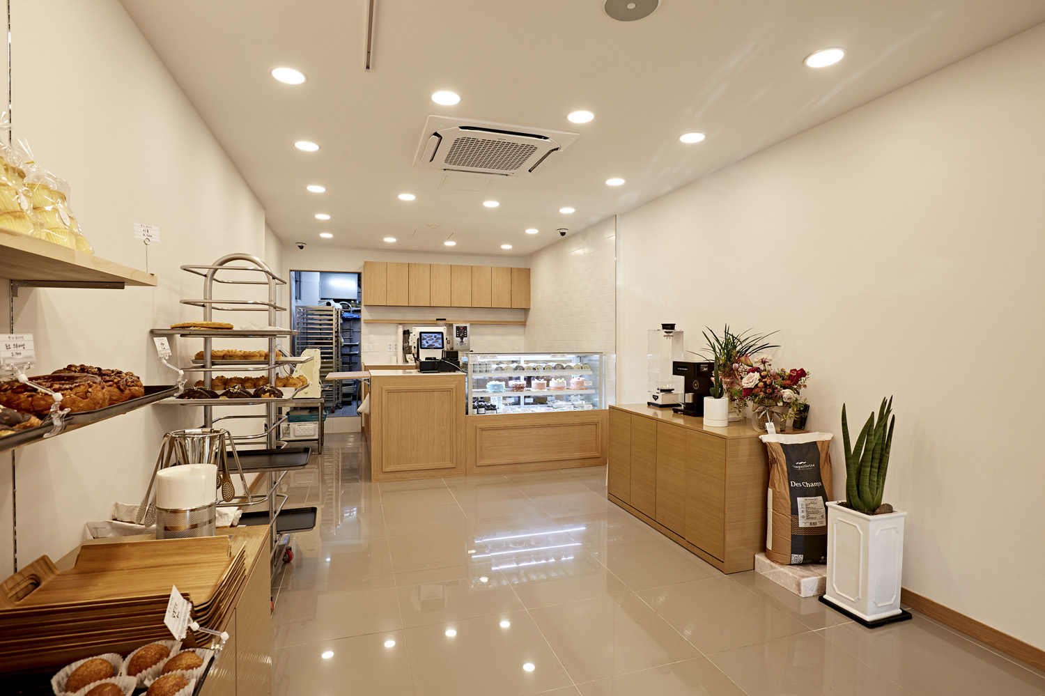 15 坪极简风烘焙店 设计成本解析-5