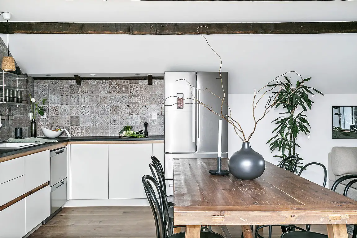 瑞典灰调复式公寓设计，中世纪城市美景尽收眼底-9