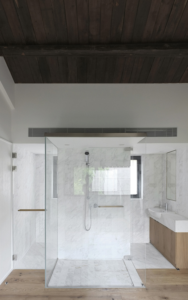 The House with a Tiny Patio  Atelier TAO+C-64