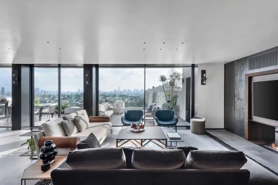 特拉维夫顶层住宅,黑白色调的时尚空间-9