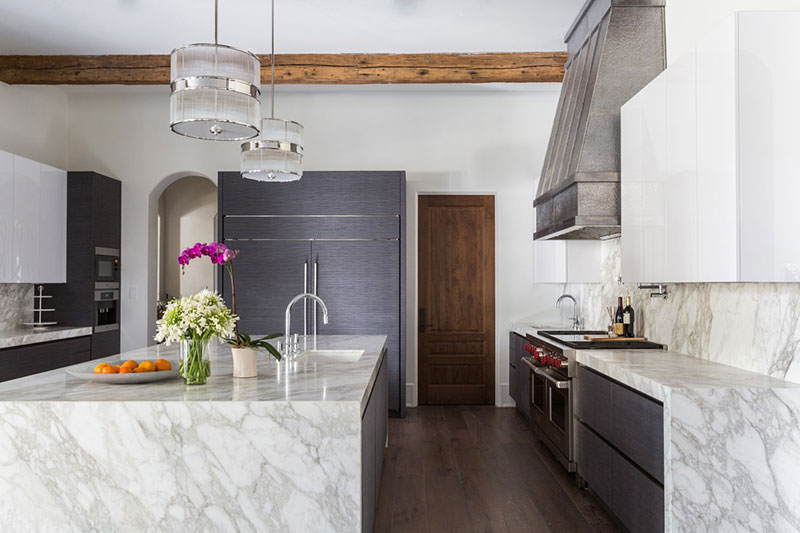 德州现代家居 | 黑白厨房与独特壁炉的完美融合-8