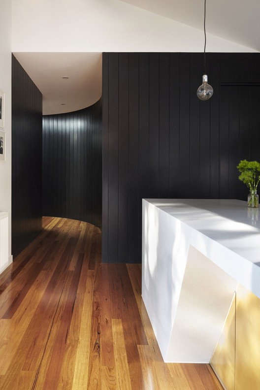 汉普顿之旅屋 | 旧房新生，木构空间带来宁静与放松-9