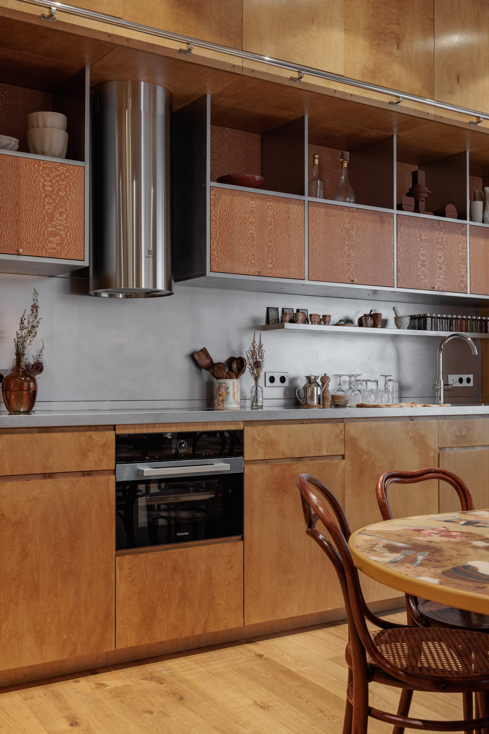 Rammed-earth wall fronts Parisian townhouse by Déchelette Architecture-19