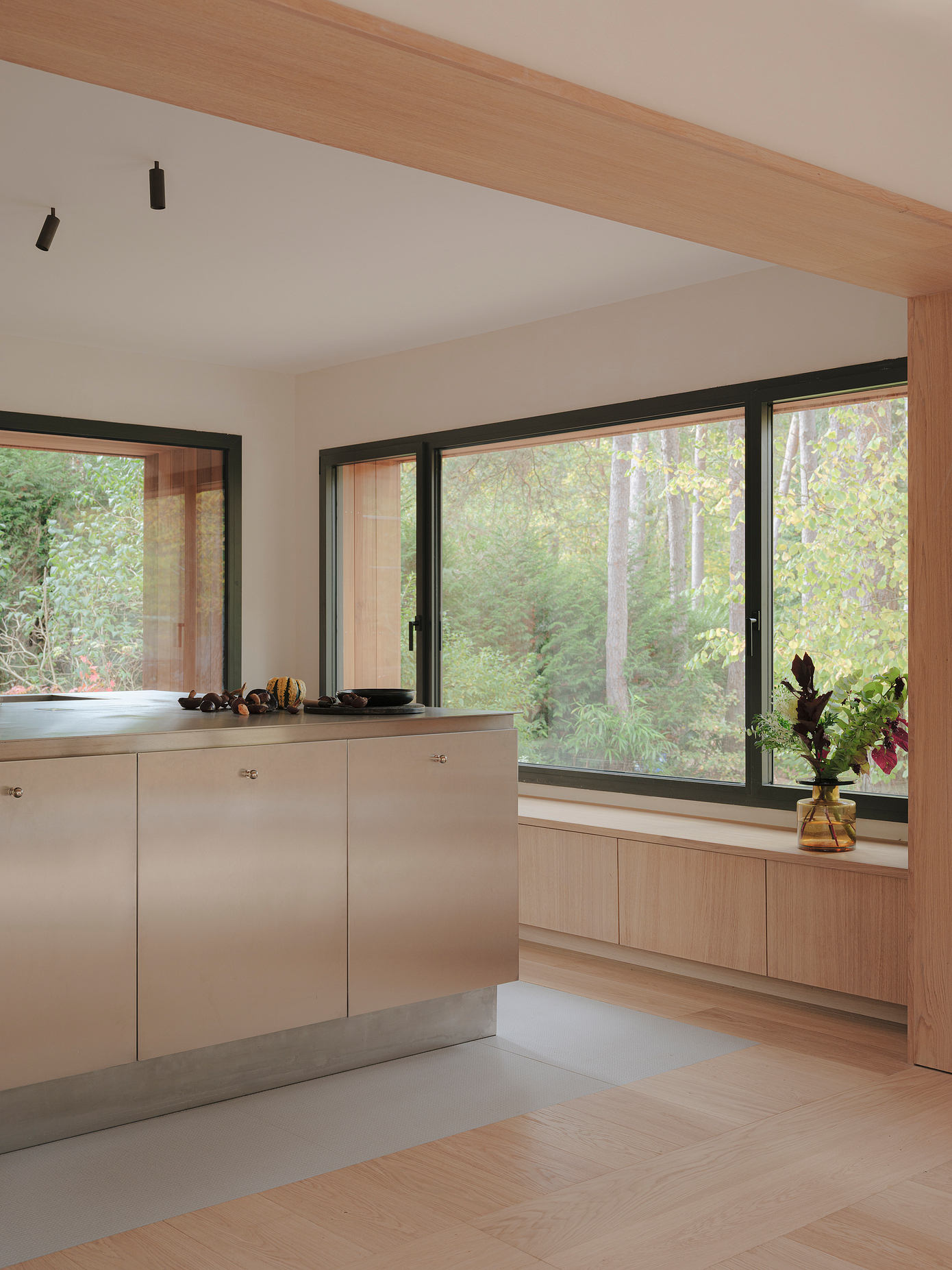 In Sinu Architectes: Timber Home Framing Serene Life In Barbizon-4