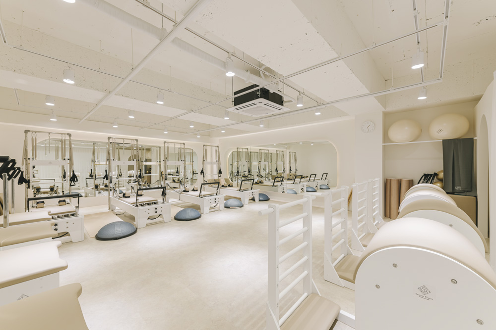 白色调的极简设计，韩国 Pilates 学院室内设计欣赏-8