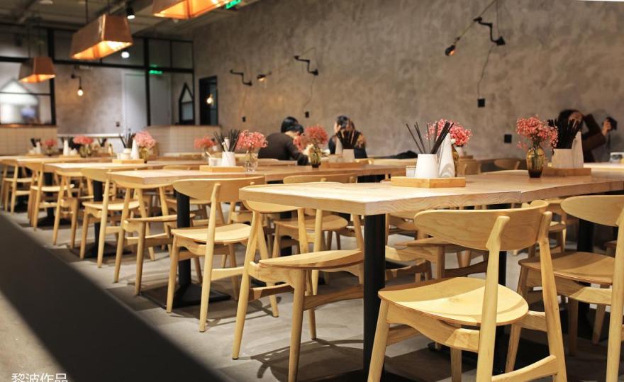 初夏花园 | 极简工业风餐厅设计-23