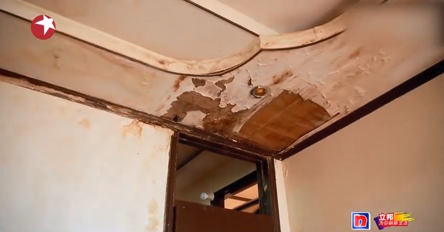 《梦想改造家》封神之作：同样花了130万，爆改悬崖之上老破危房，真的太牛了！-23