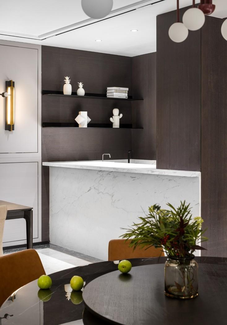 异形屋顶下的现代生活空间-14