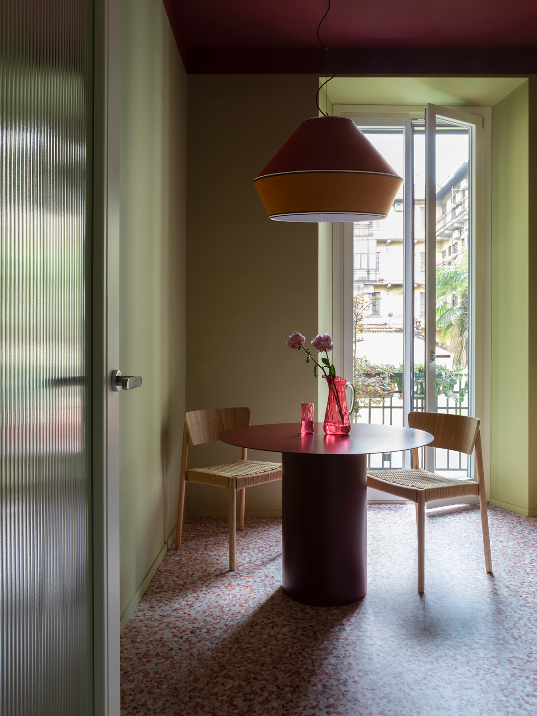 网飞热剧男作家，家里拥有柔性一面-6