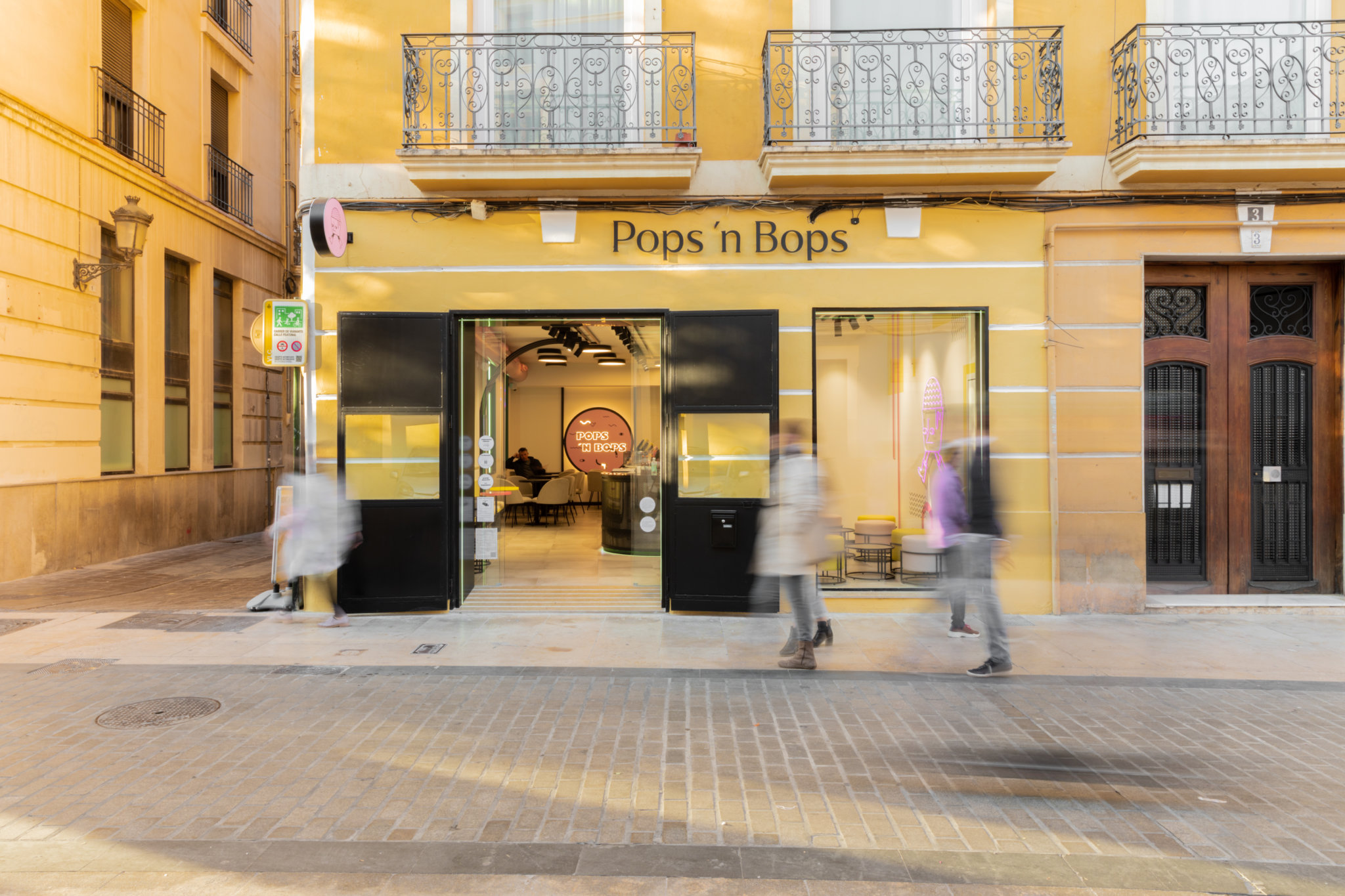 波普风冰淇淋店-33