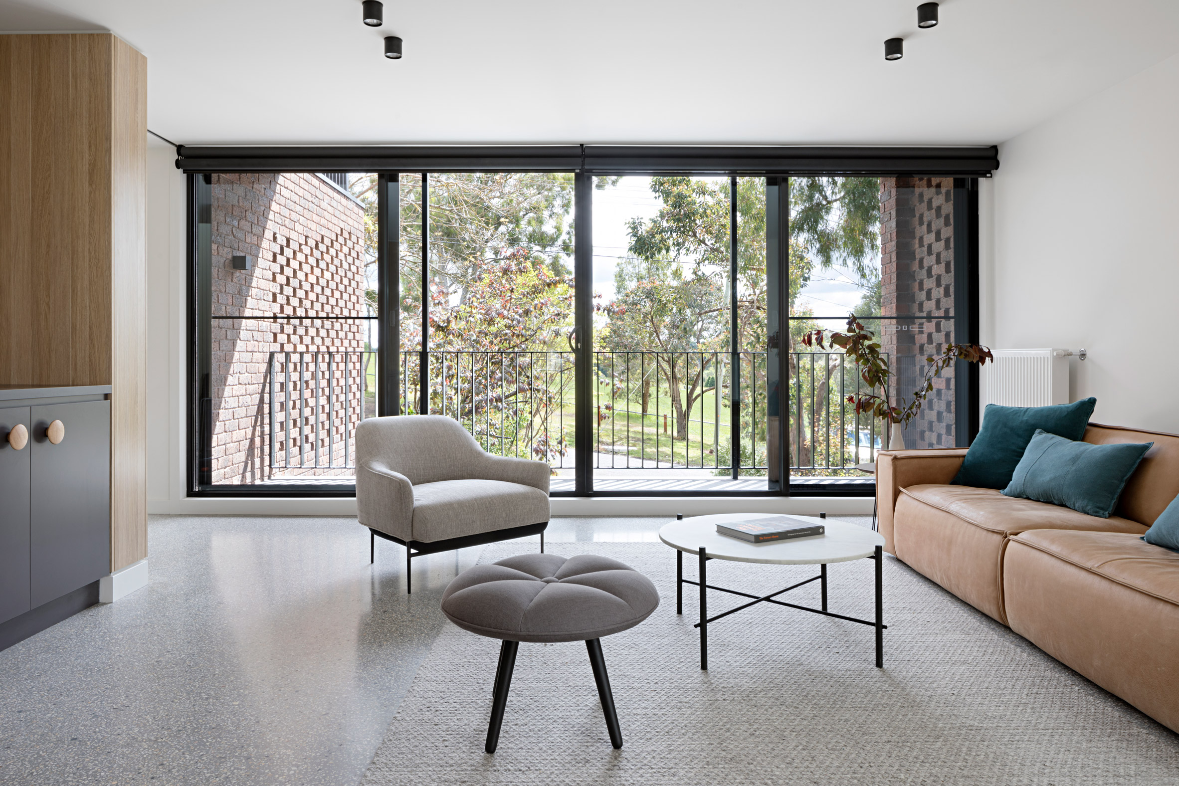 Inbetween Architecture transforms "terribly dated" 1970s Melbourne house to open up lake views-27