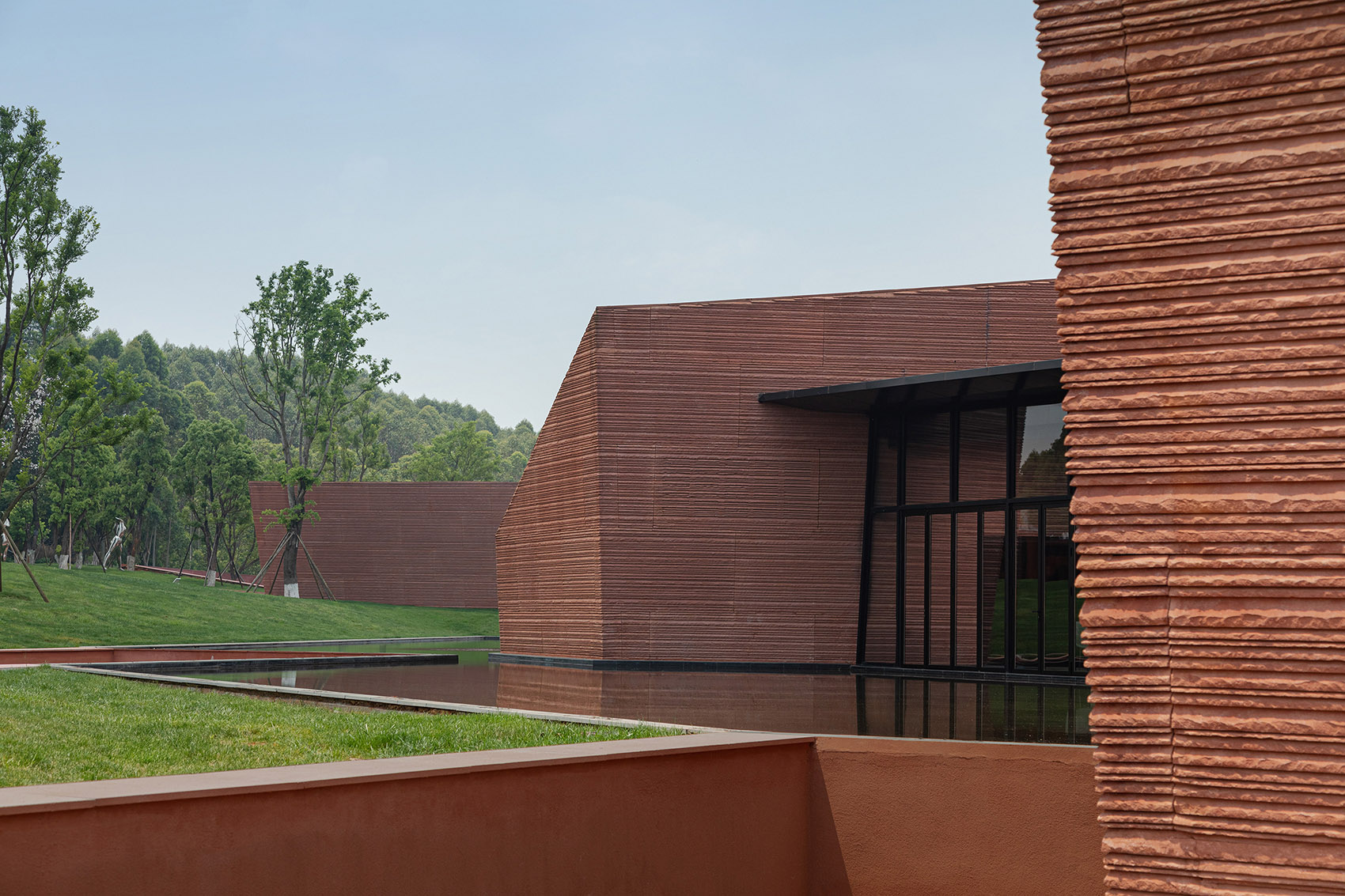 云南东风韵艺术中心 | 红土地上的现代石雕艺术-95