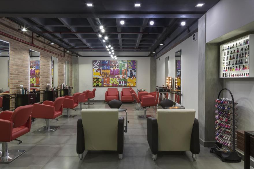 巴西 Salão Ventuno · 工业风商业空间的完美呈现-3