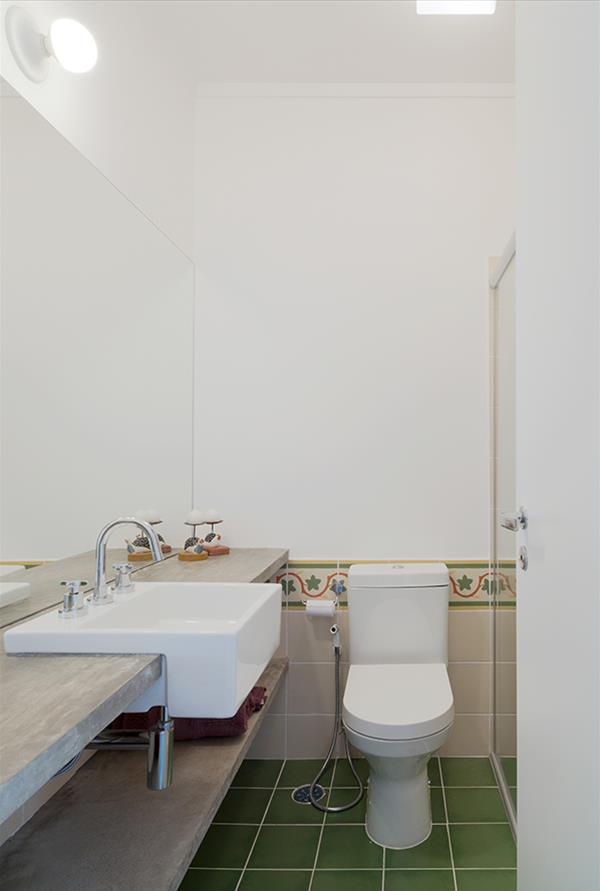 蓝色水泥地板的时尚公寓改造-6