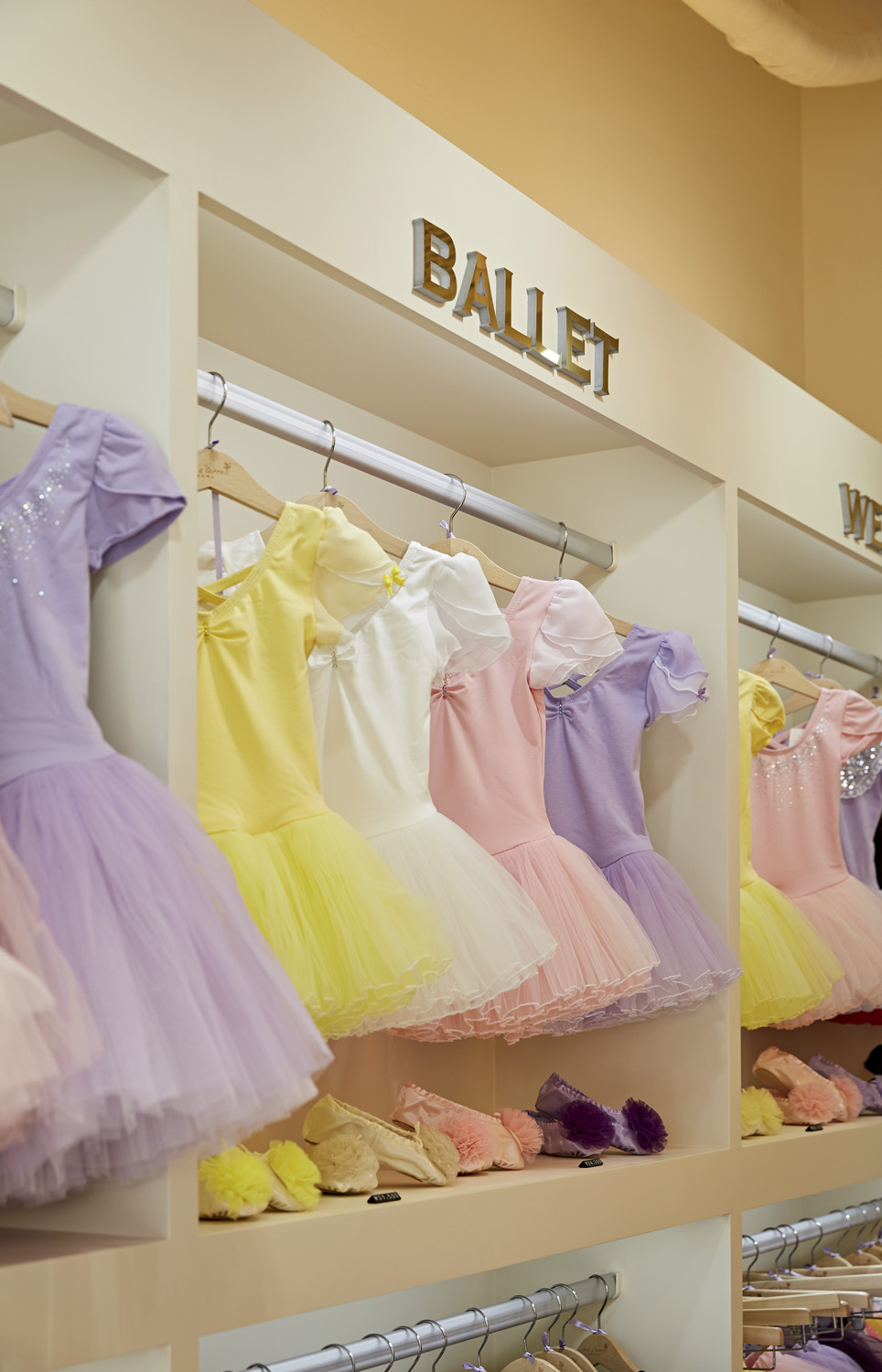 可爱六平米店铺，展现精致百货设计魅力-12