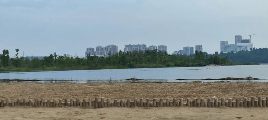 媒体关注丨可调节地台、沙滩“秒还原”!成都世运会兴隆湖沙滩赛场精妙设计让“2D图纸”变“3D赛场”!-5