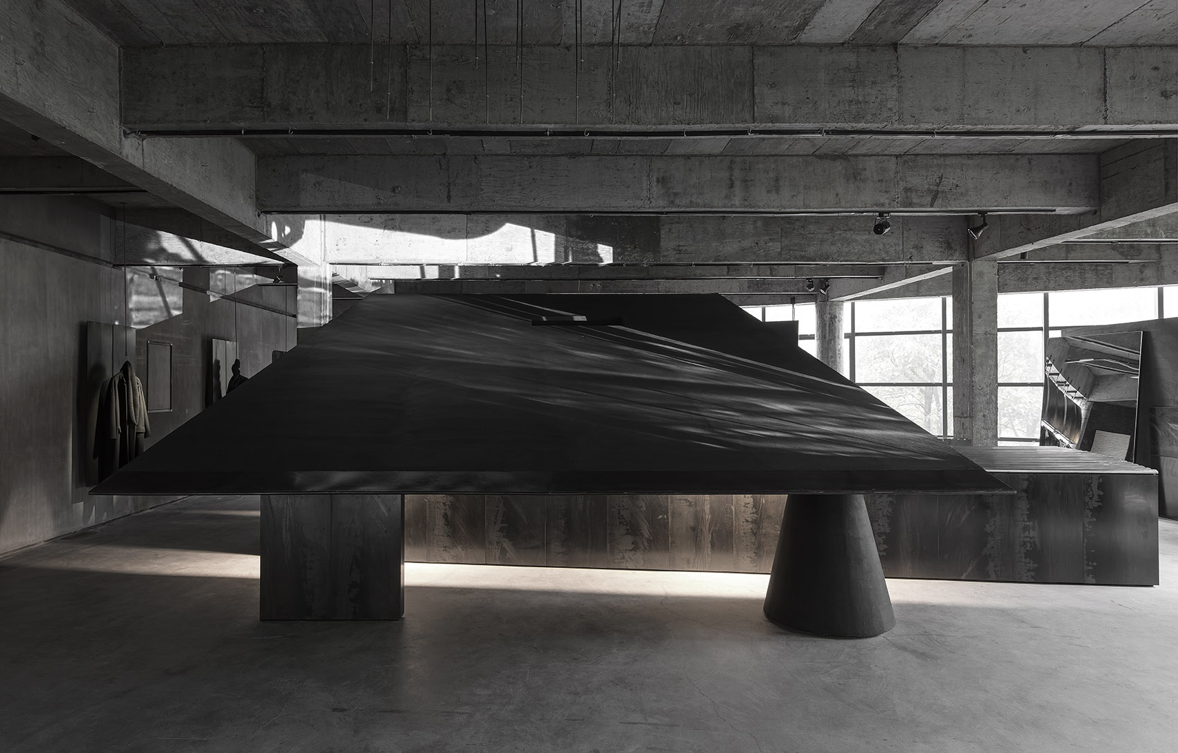 黑色斜面系统&黑壳HEIKE服装品牌概念店，中国 / 杭州啊嗯室内设计-2