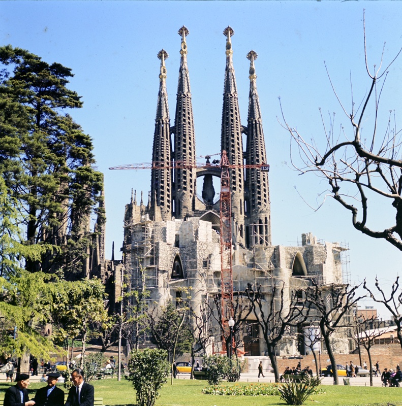 圣家赎罪堂工程续建丨西班牙巴塞罗那丨多位建筑师,如高迪,博内特等-12