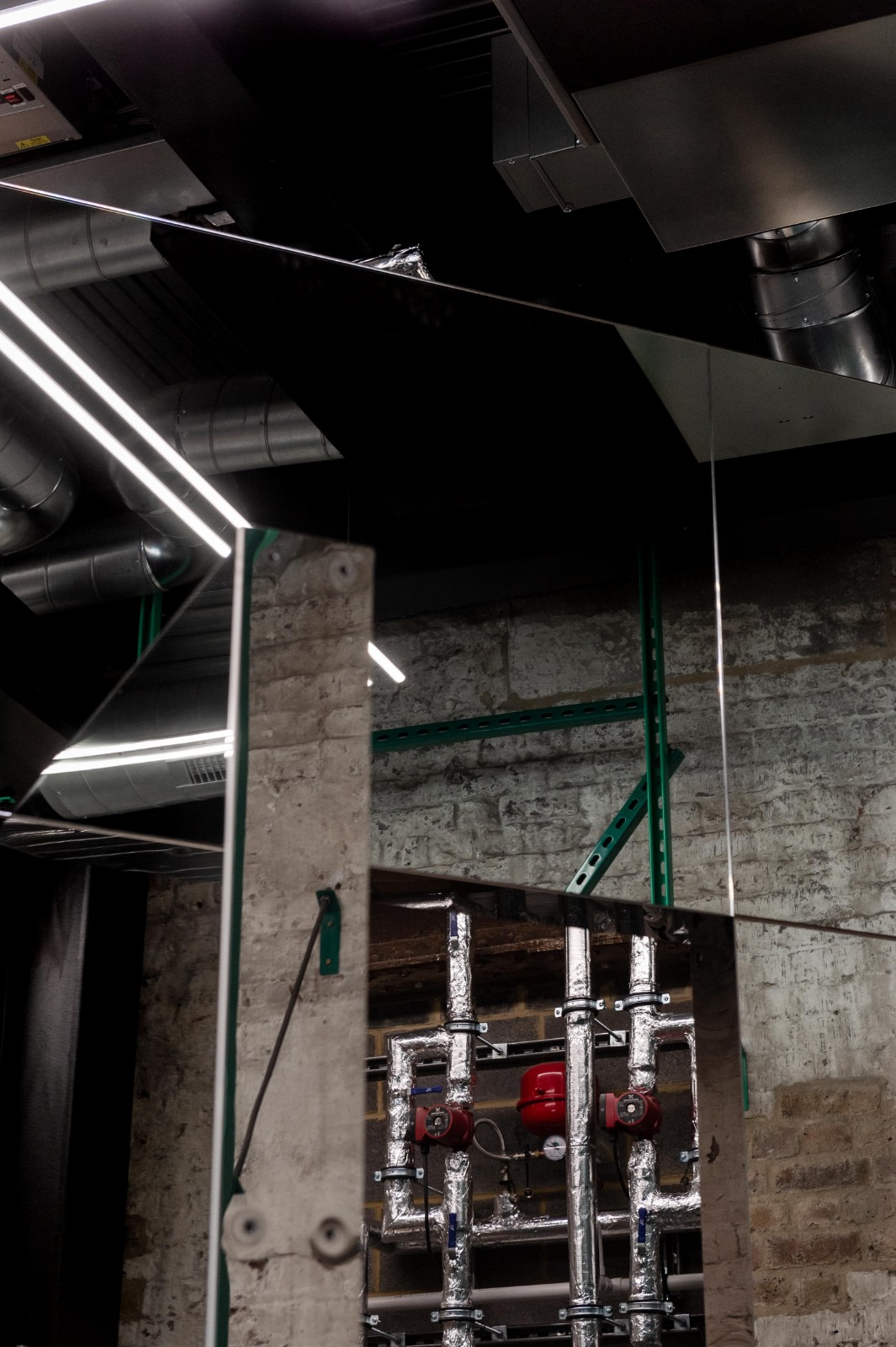 伦敦 Universal Works 工业风男装店-15