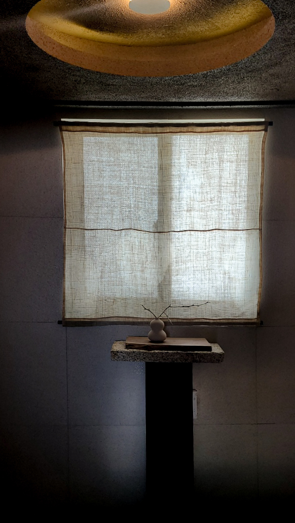 白色与木质的极简酒店设计-9