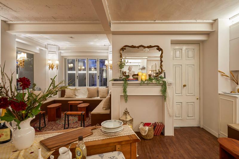 欧式风情的 21 平米咖啡厅设计-9