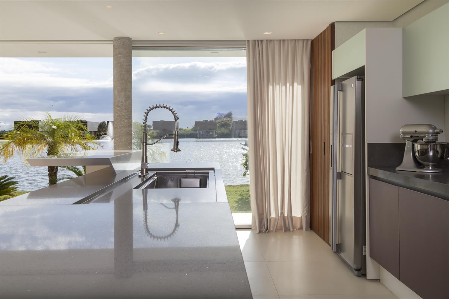 巴西 LORE 建筑事务所的绿色环保周末住宅设计-14