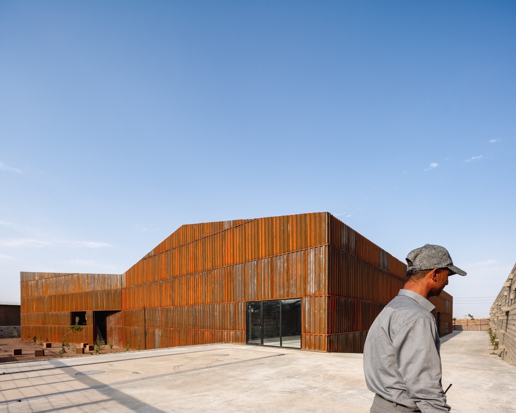 《工人与工厂》《贾德加尔小学》《亚伯拉罕宗教家园》丨伊朗丨Deed Studio-2