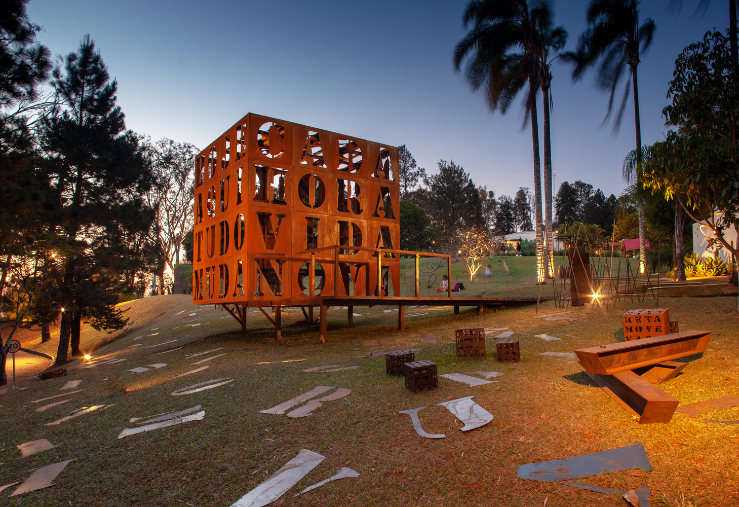 立方诗境 · 巴西 CUBOESIA & STEEL GARDEN 多感官空间艺术-46