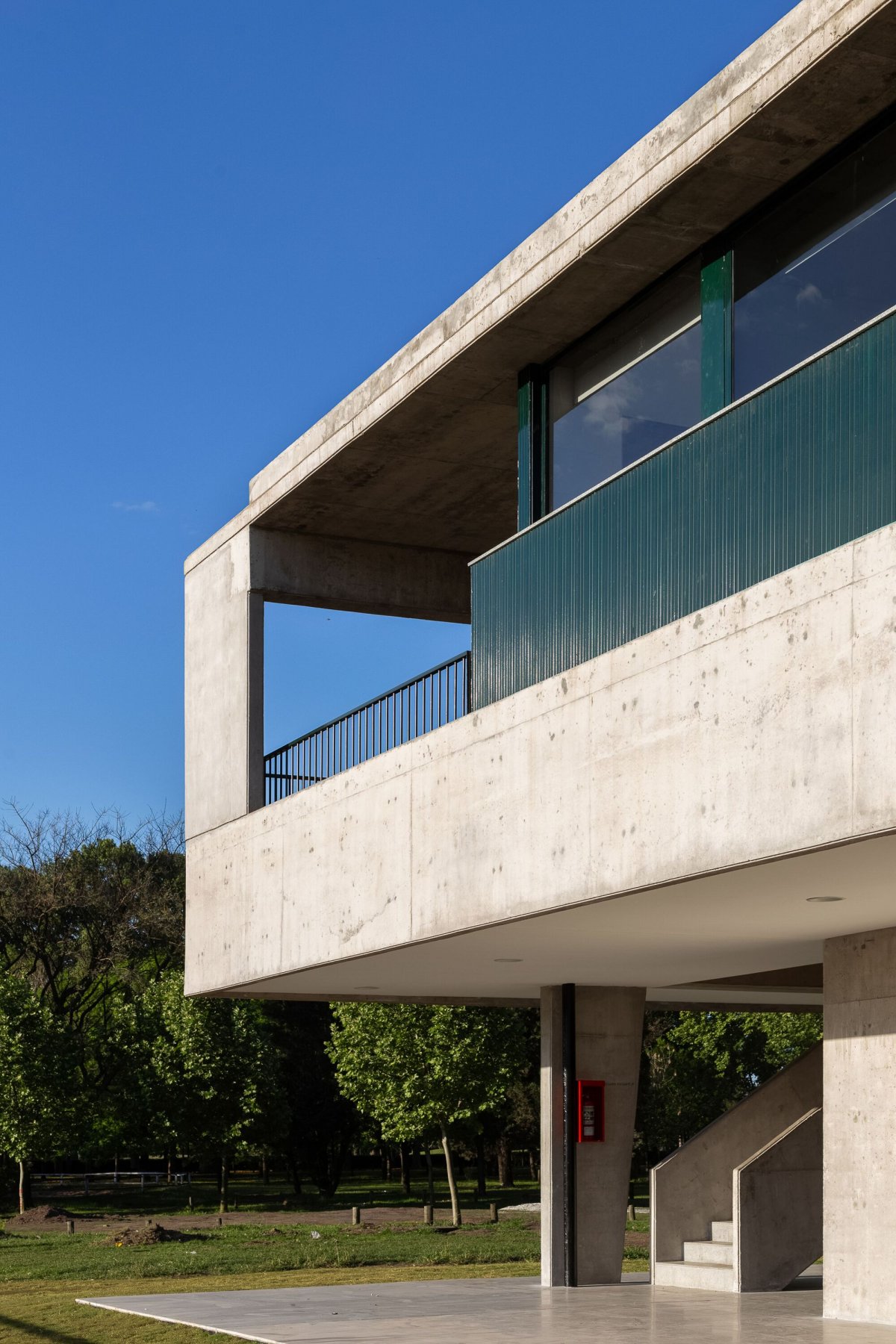 阿根廷罗萨里奥赛马俱乐部曲棍球更衣室设计丨Estudio Martin Elias Arquitecto-18