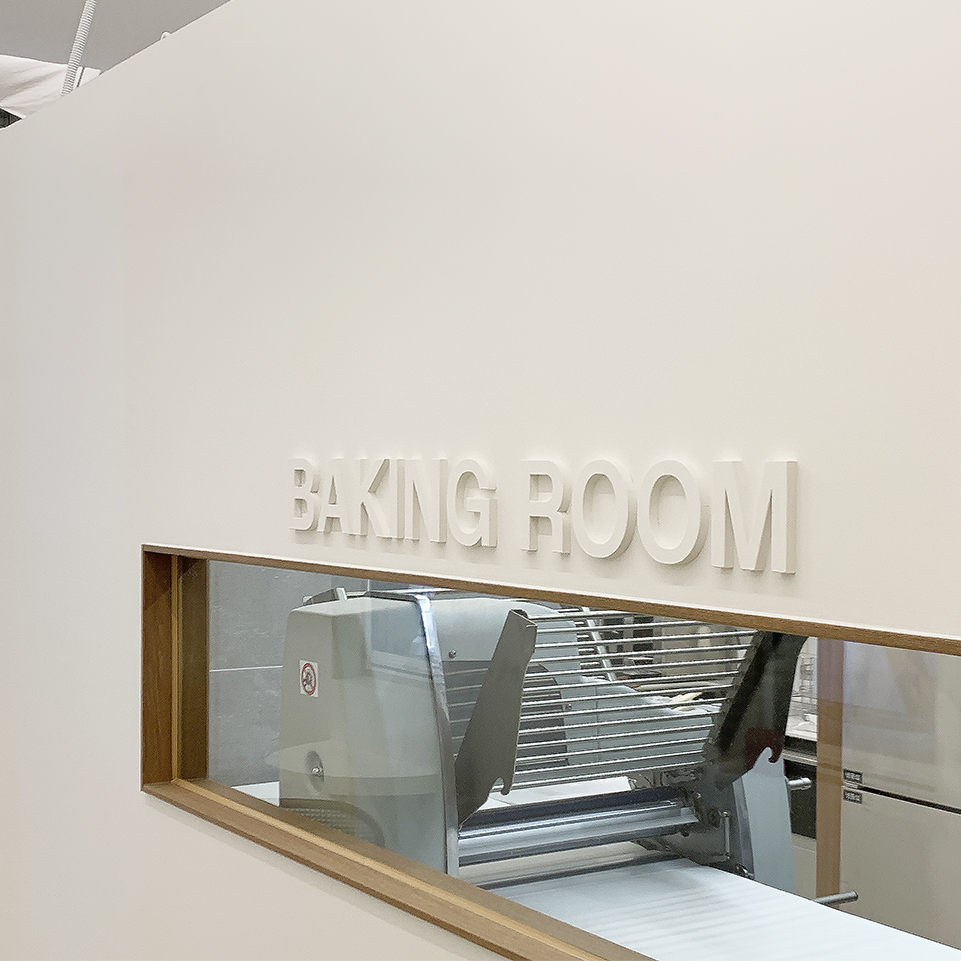 简约 20 平米咖啡店，打造温馨白洞穴空间-7